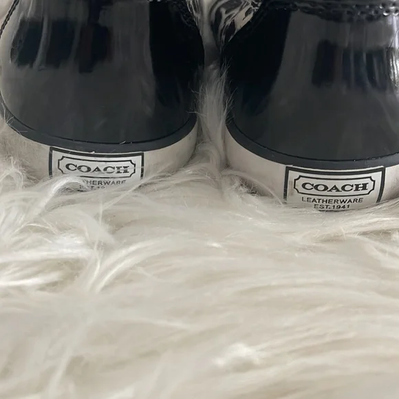 Coach sneakers lightly used size 8.5 - Picture 3 of 3